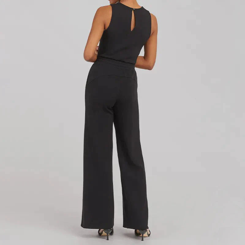 Mia - ærmeløs jumpsuit med brede ben og bindebånd i taljen