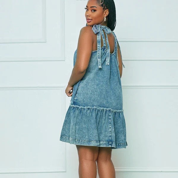 Daisy - Denim Flæsekjole med Bindebånd på Skuldrene