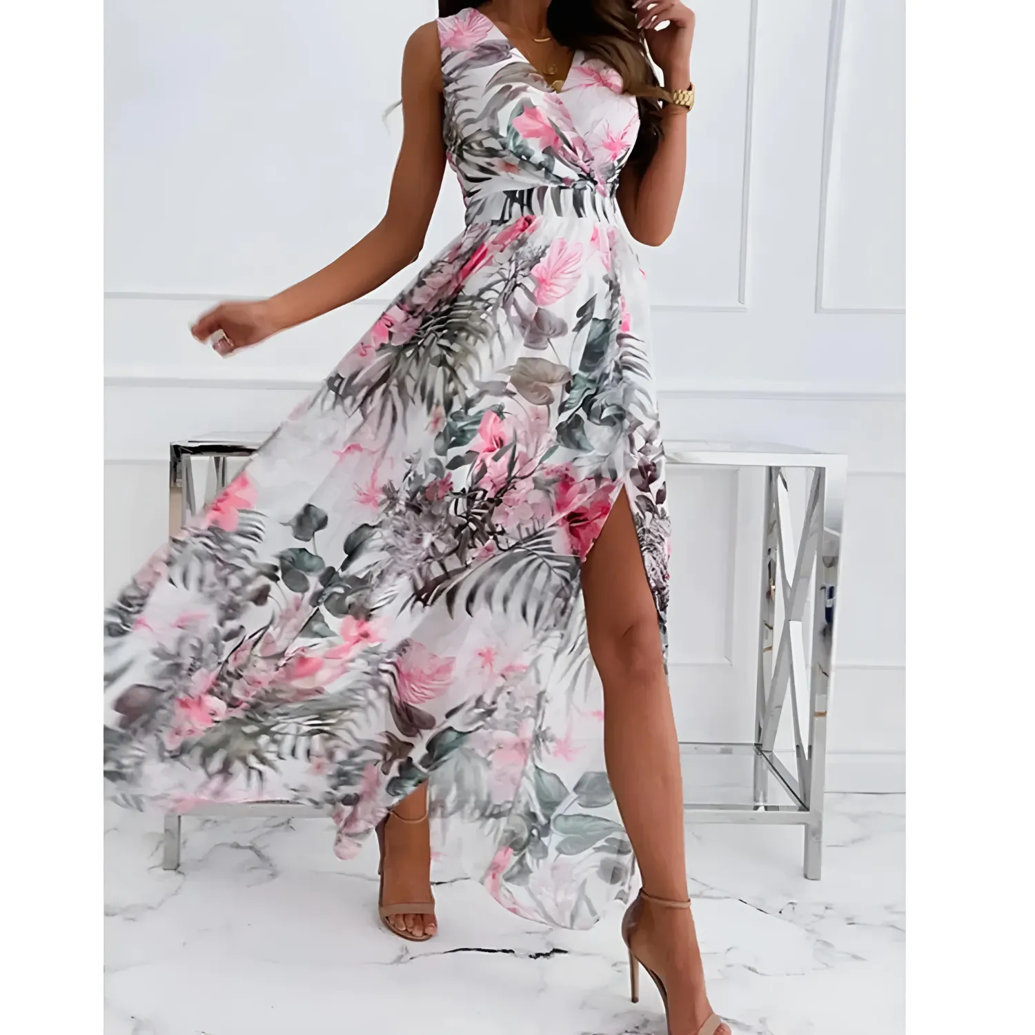 MODA Moderigtig sommerkjole med blomster