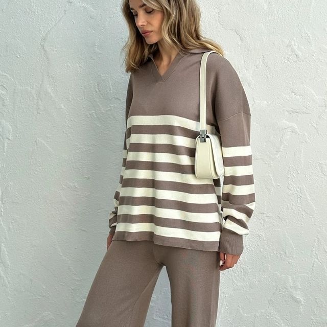 Genevieve - Stribet sweater og buksesæt med brede ben