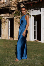 Lang Satin Kjole med Slids | Polyester | Elegant & Tidløs