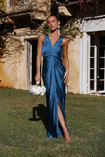 Lang Satin Kjole med Slids | Polyester | Elegant & Tidløs