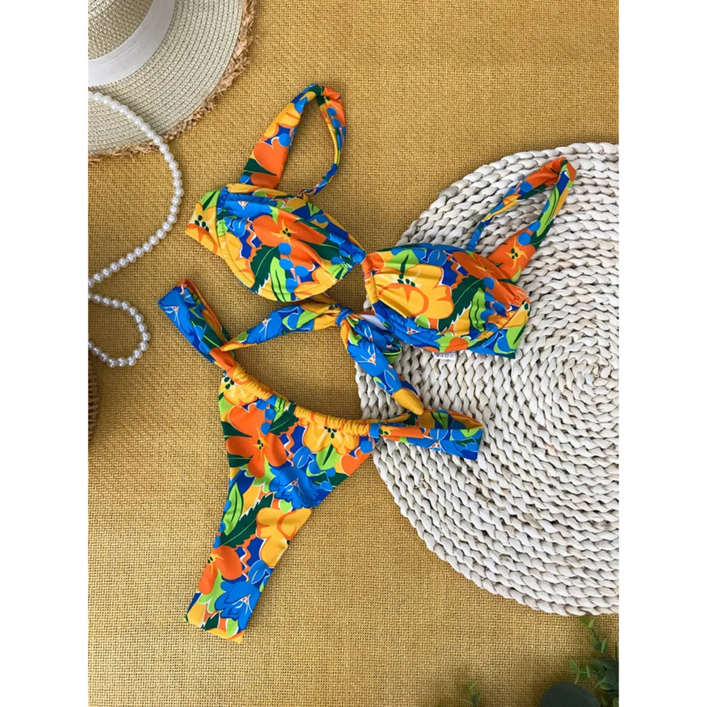 MODA  Blomsterprintet bikinier i to dele med push up-bh og g-streng