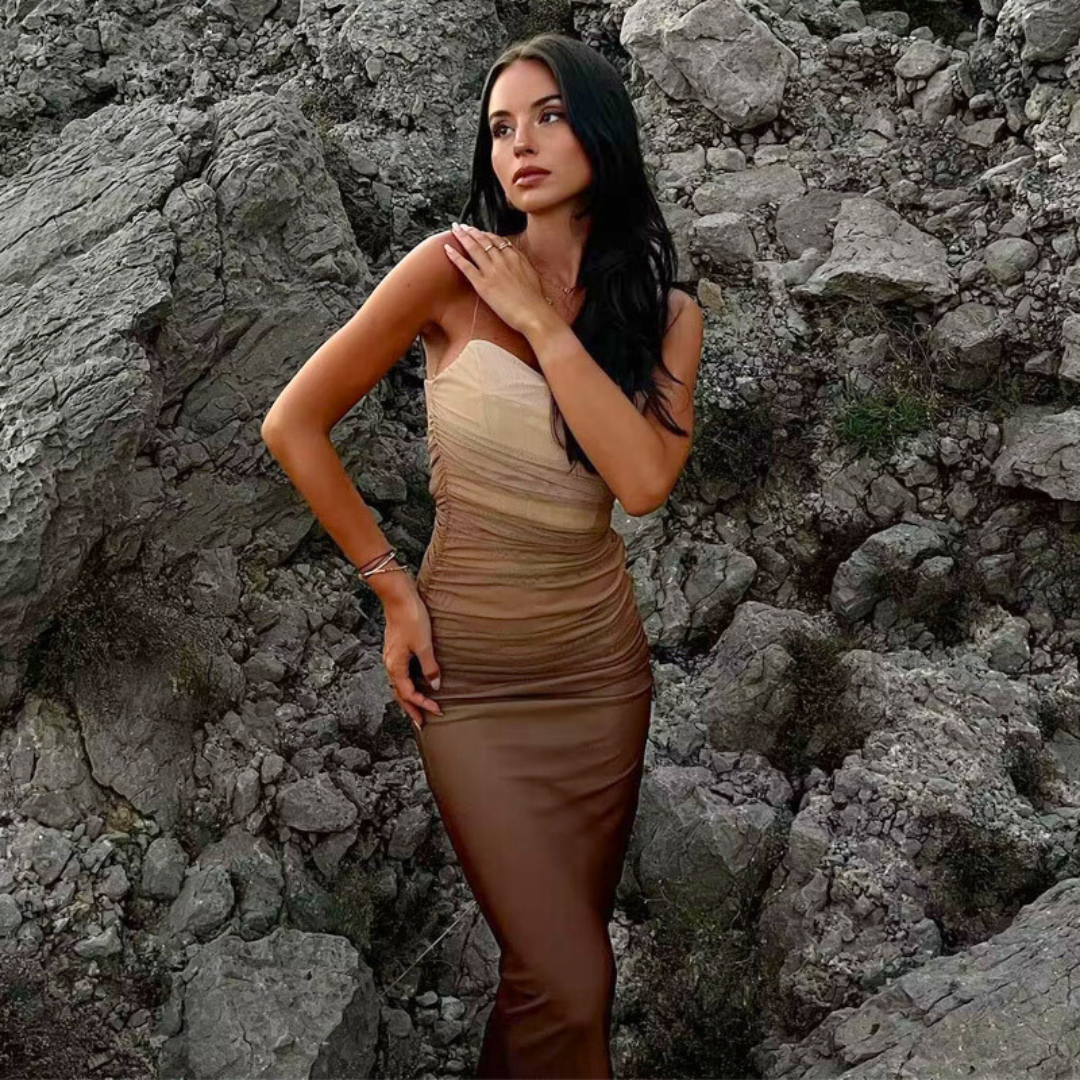 Adriana - Elegant midikjole i mesh med spaghettistropper