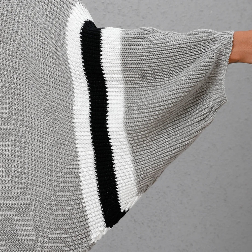 Aria - Oversized strik poncho med stribet accent