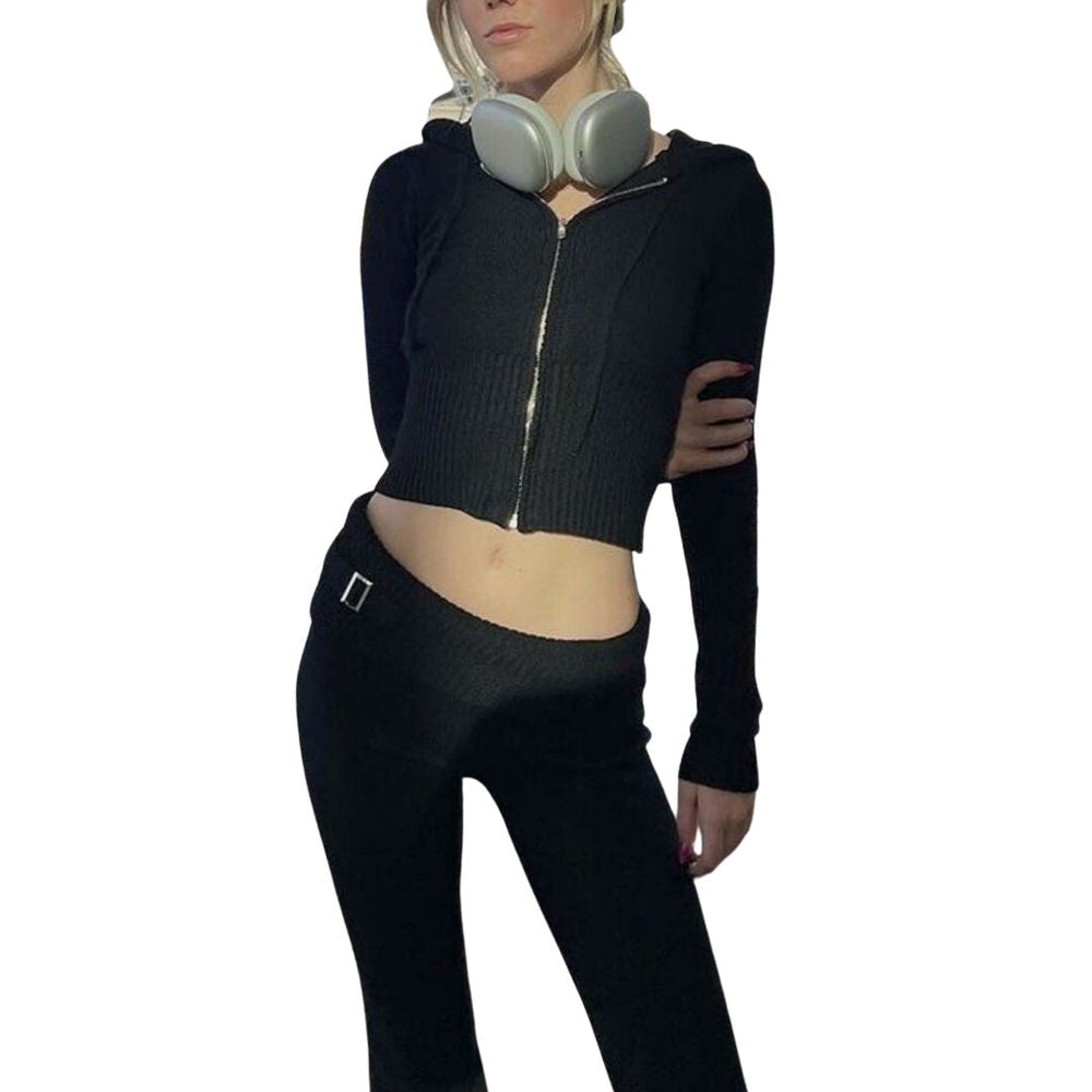 Zoey - Beskåret Hoodie med Lynlås og Ribkant