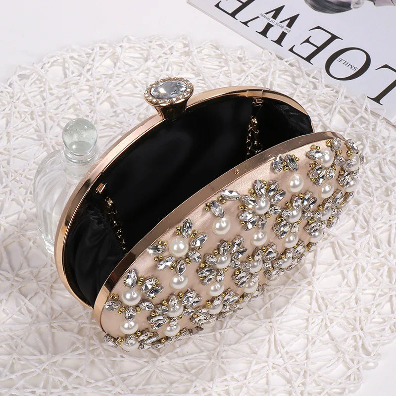 Adelaide - perle- og krystaludsmykket blomsterclutch