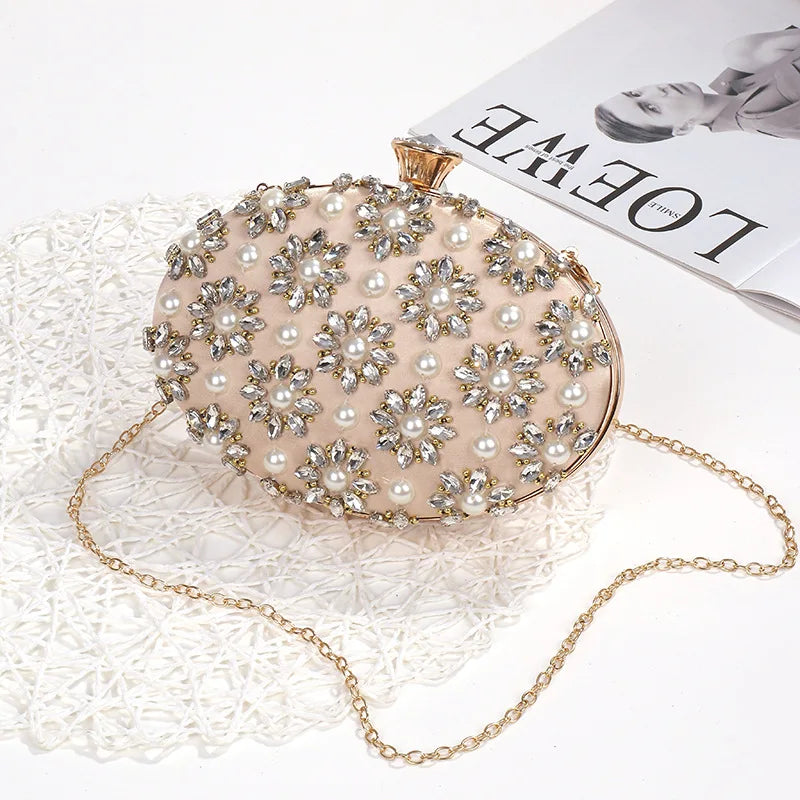 Adelaide - perle- og krystaludsmykket blomsterclutch