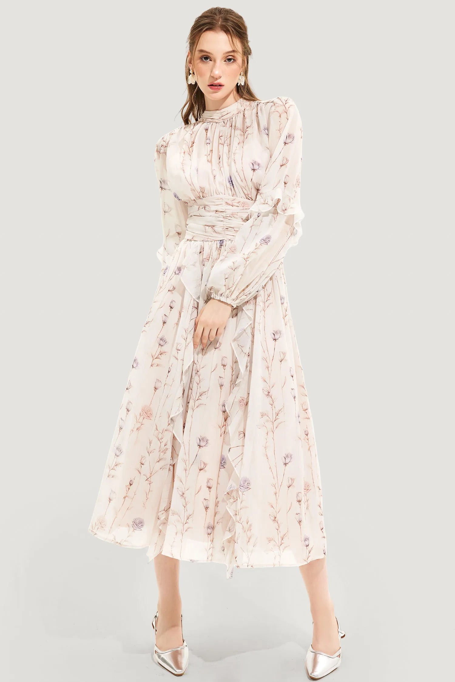 Maxikjole med Blomsterprint | Høj Hals & Flæsedetaljer | Romantisk & Elegant
