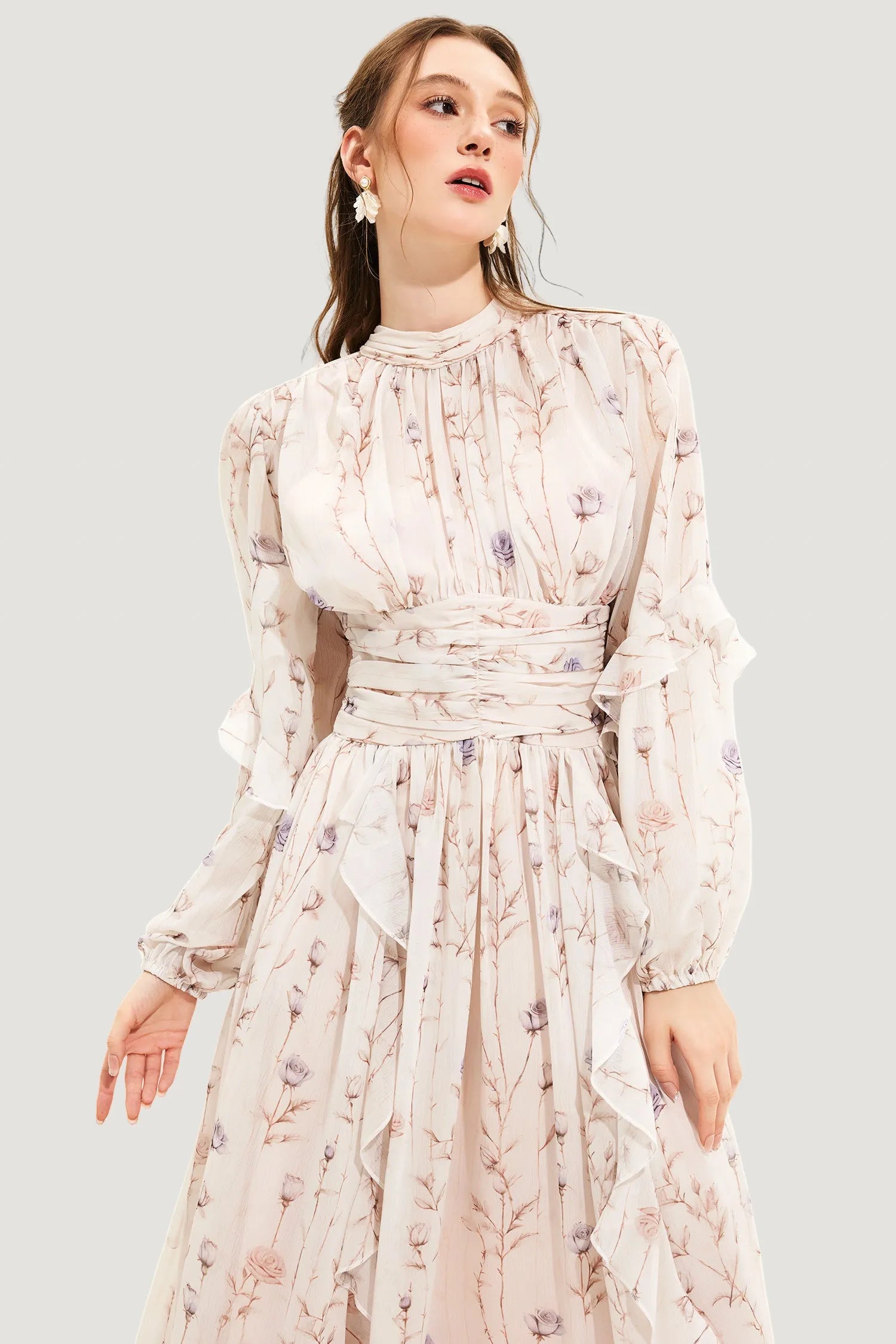 Maxikjole med Blomsterprint | Høj Hals & Flæsedetaljer | Romantisk & Elegant