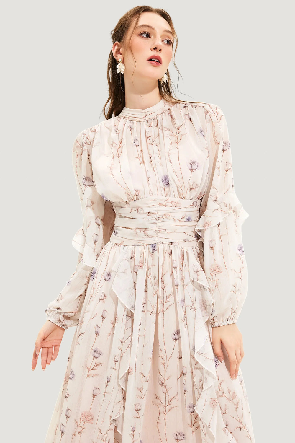 Maxikjole med Blomsterprint | Høj Hals & Flæsedetaljer | Romantisk & Elegant