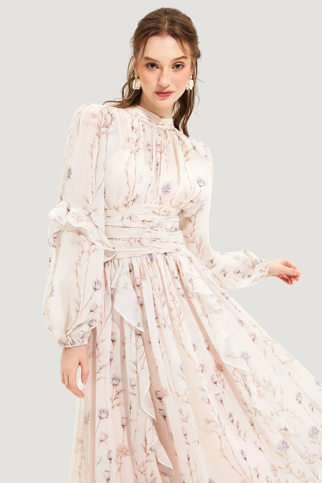 Maxikjole med Blomsterprint | Høj Hals & Flæsedetaljer | Romantisk & Elegant