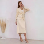 Alexandra - Elegant fritidssæt med cardigan med bælte og nederdel