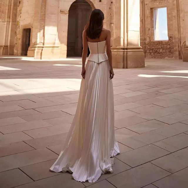 Clarissa - Elegant plisseret off-the-shoulder aftenkjole