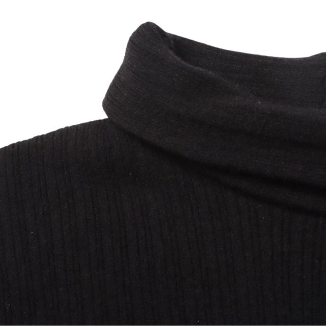 Mia - Asymmetrisk ribstrikket sweater med krave