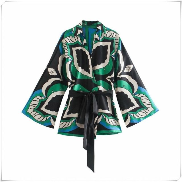 Naomi - sæt med grafisk print og kimono og shorts
