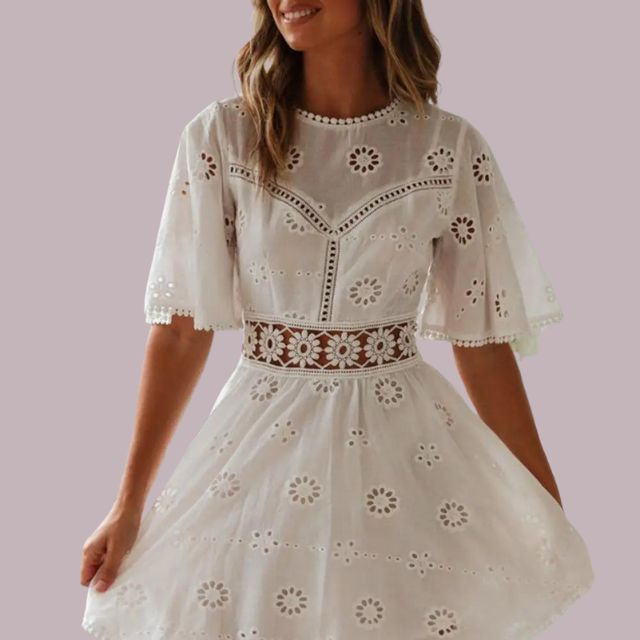 Isabella - broderie anglaise kjole med hæklet taljedetalje