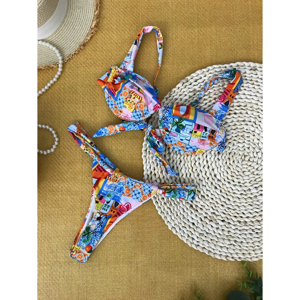 MODA  Blomsterprintet bikinier i to dele med push up-bh og g-streng