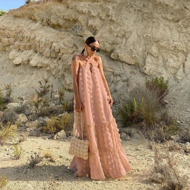 Genevieve - Bohemian maxikjole med etager og blondedetaljer