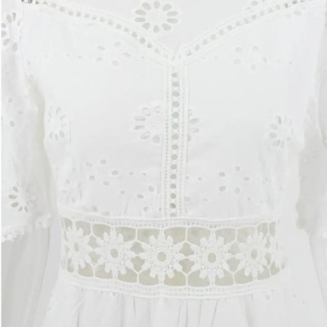Isabella - broderie anglaise kjole med hæklet taljedetalje