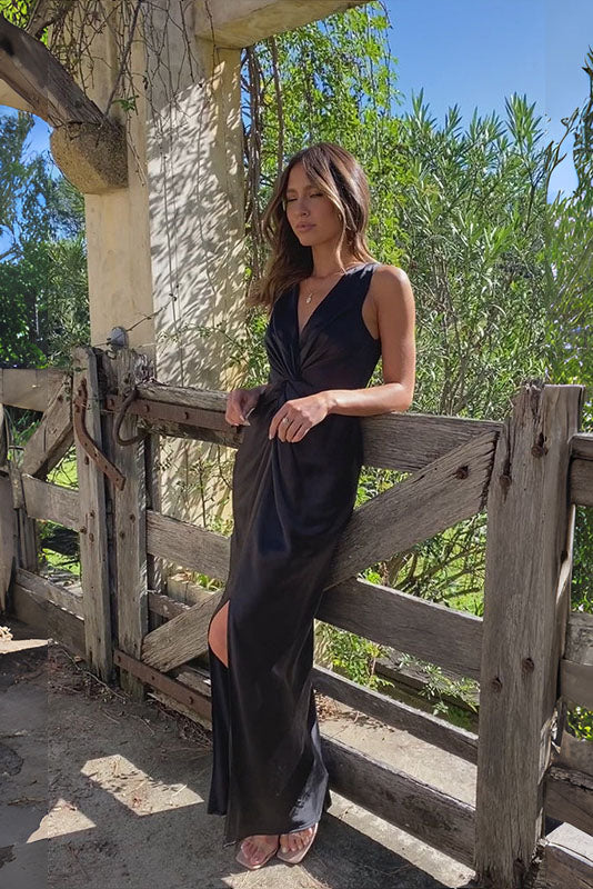 Lang Satin Kjole med Slids | Polyester | Elegant & Tidløs