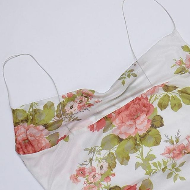 Cara - blomstret rynket minikjole med flosset kant