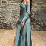 Sienna - off-the-shoulder plisseret maxikjole med teksturerede detaljer