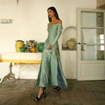 Sienna - off-the-shoulder plisseret maxikjole med teksturerede detaljer