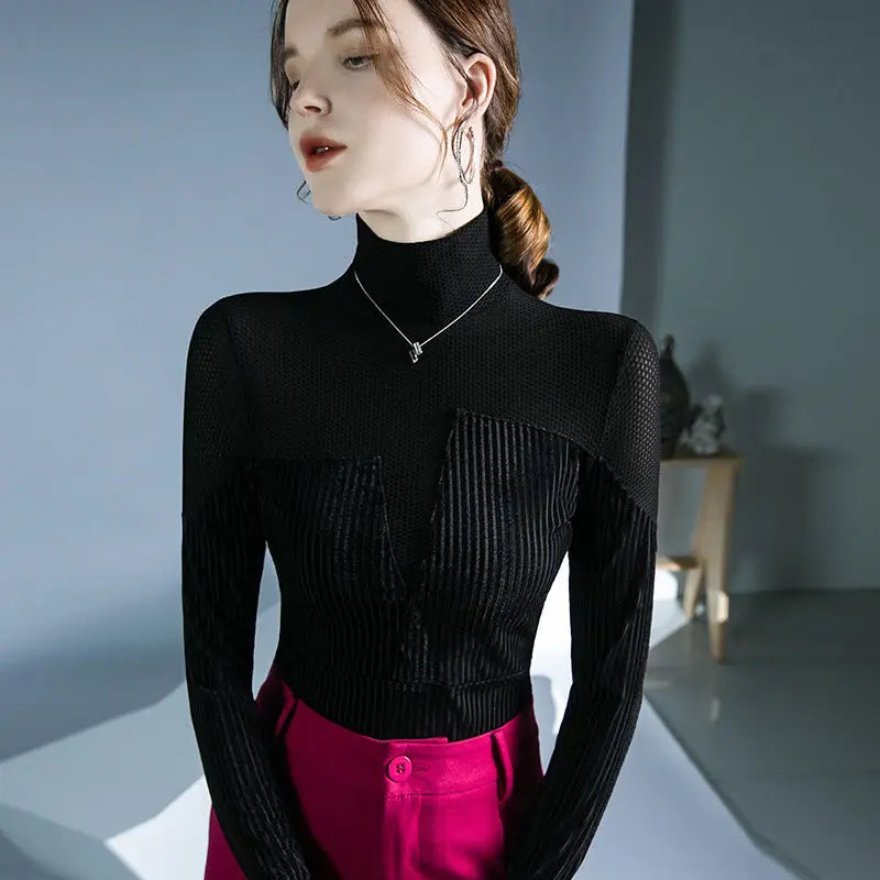 Seraphina - Elegant rullekravetrøje med fløjlspatchwork