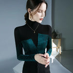 Seraphina - Elegant rullekravetrøje med fløjlspatchwork
