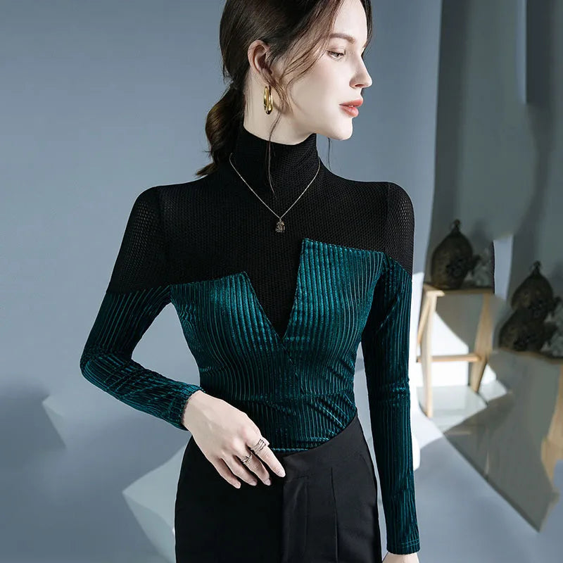 Seraphina - Elegant rullekravetrøje med fløjlspatchwork