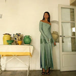 Sienna - off-the-shoulder plisseret maxikjole med teksturerede detaljer