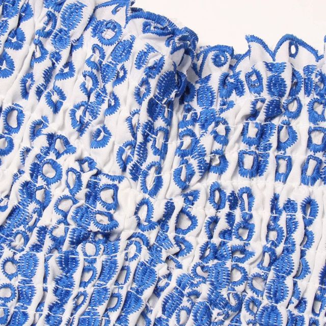Liana - Ruched bandeau minikjole med blåt paisley mønster