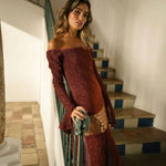 Sienna - off-the-shoulder plisseret maxikjole med teksturerede detaljer