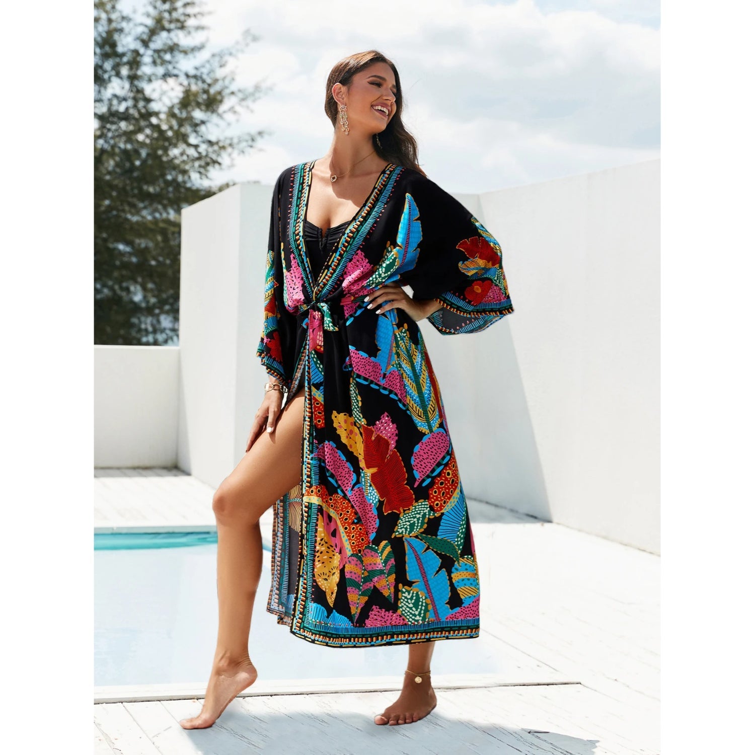 MODA Sort printet kimono med v-hals og bælte