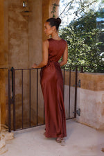 Lang Satin Kjole med Slids | Polyester | Elegant & Tidløs
