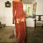 Sienna - off-the-shoulder plisseret maxikjole med teksturerede detaljer