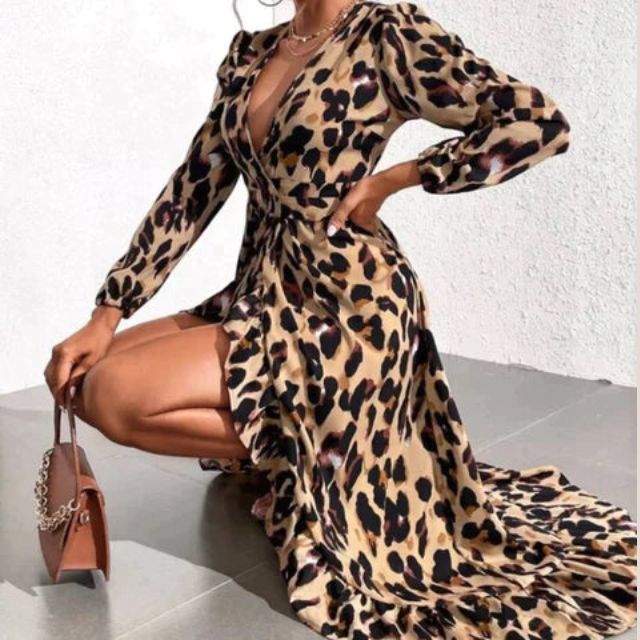 Naomi - Chic slå-om-kjole i leopardprint