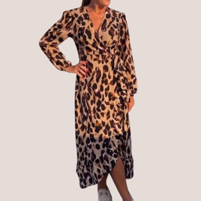 Naomi - Chic slå-om-kjole i leopardprint