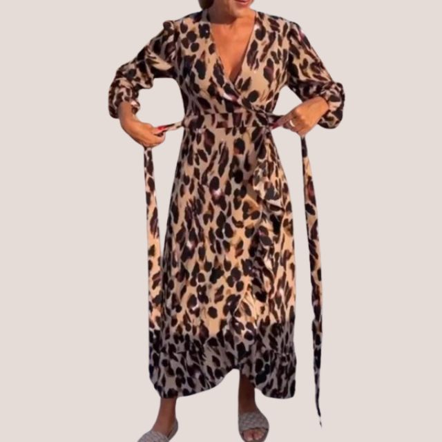 Naomi - Chic slå-om-kjole i leopardprint