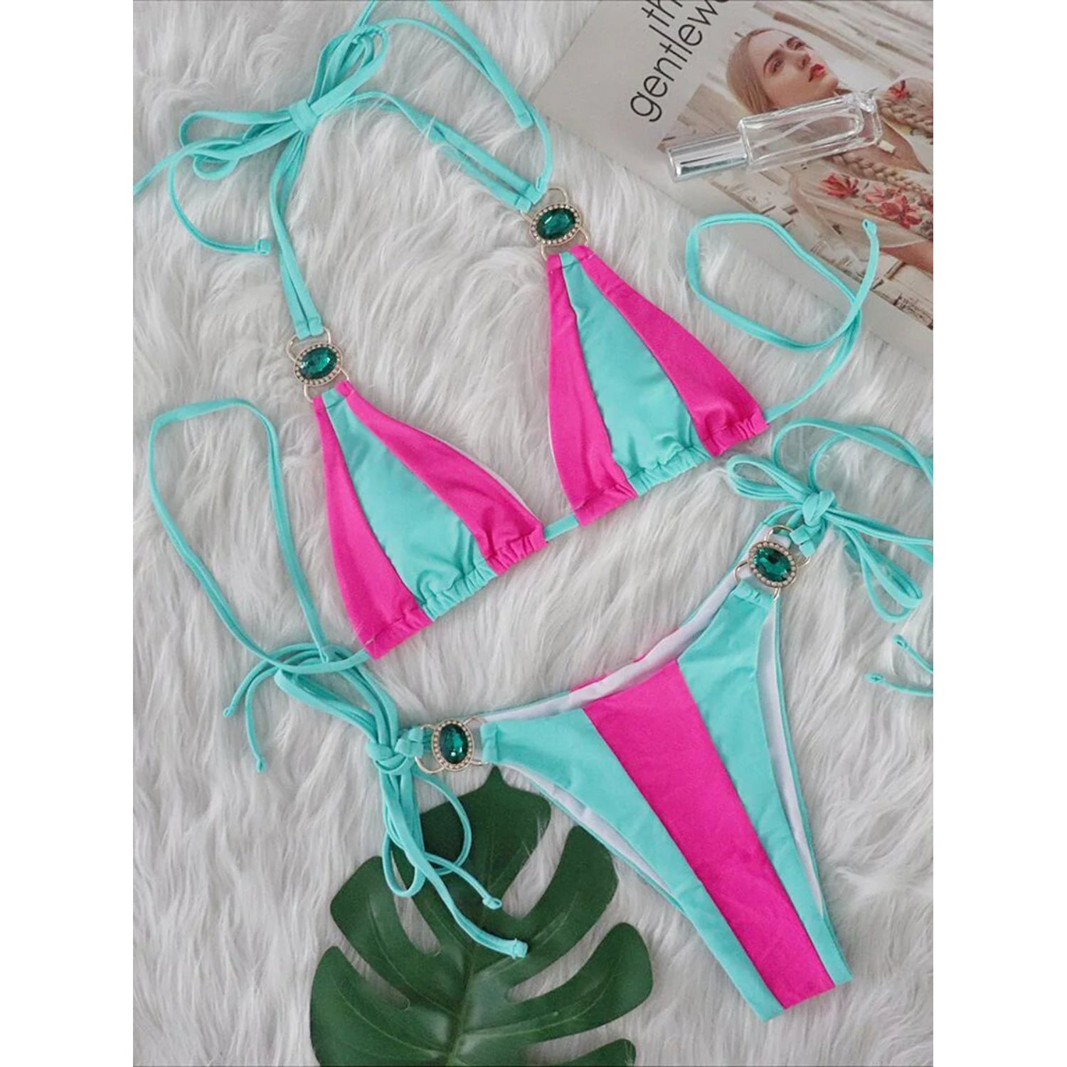 MODA Bikinier i to dele med halterneck og juveludsmykning