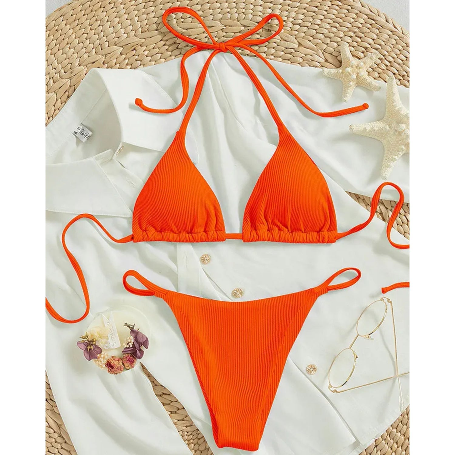 MODA Ensfarvet højtaljet halterneck-bikinier i pitstribet stof