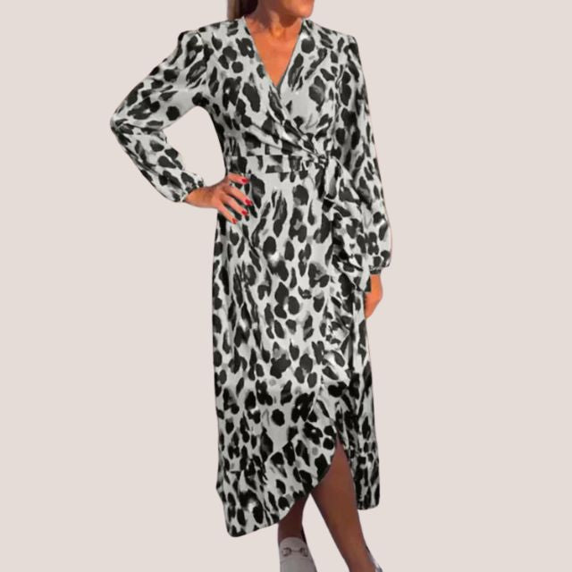 Naomi - Chic slå-om-kjole i leopardprint