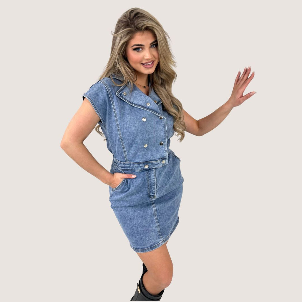 Olivia - Ærmeløs Denim Minikjole med Knapdetaljer
