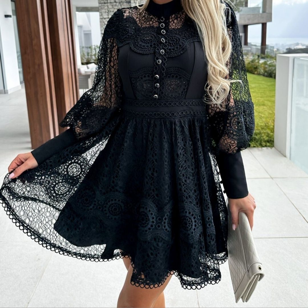 Isabella - Sart Blonder Detaljeret Udsvinget Kjole