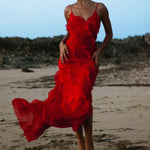 Scarlet Elegance - Maxikjole med Flydende Flæsedetalje