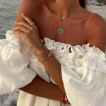 Elena - Romantisk off-the-shoulder kjole med flæser