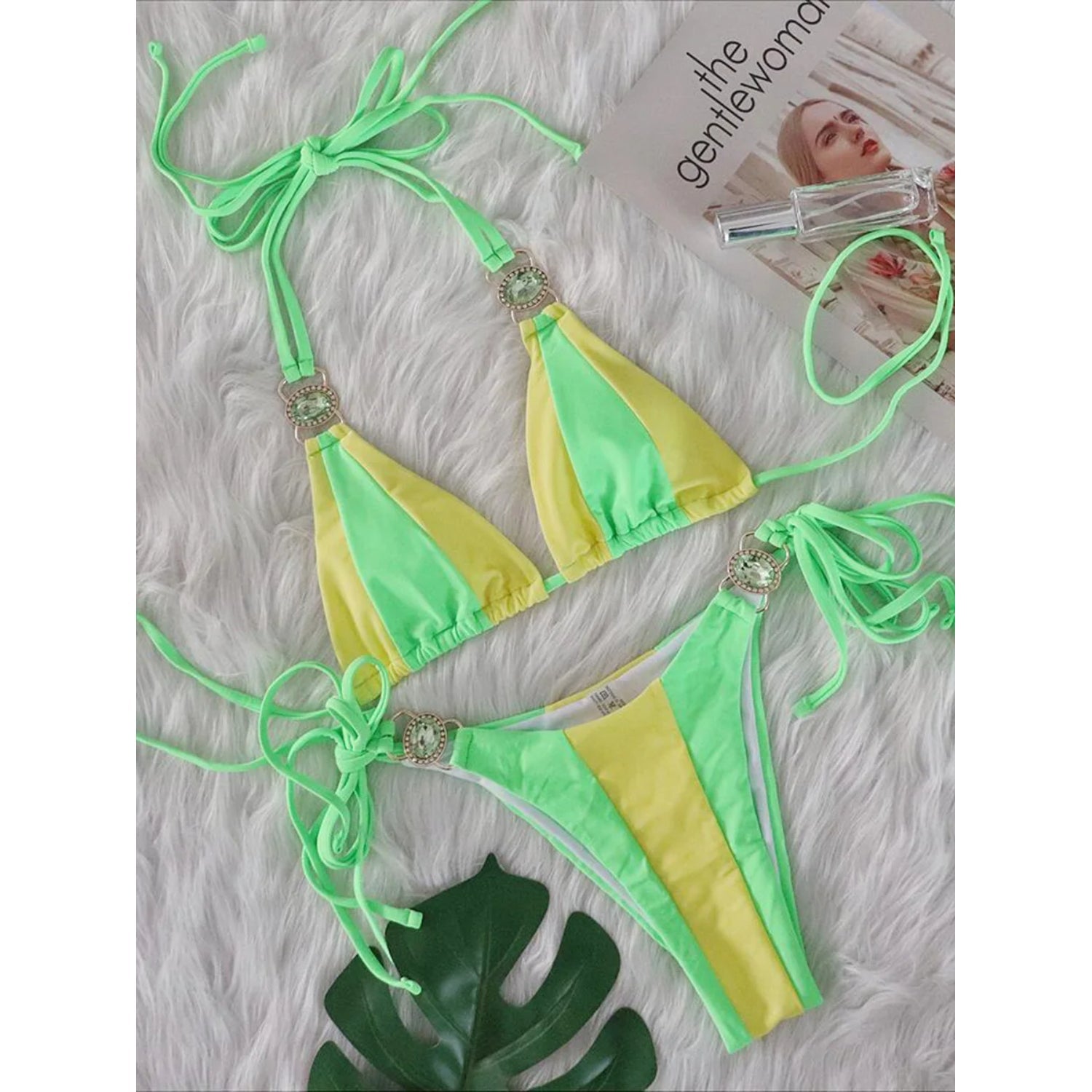 MODA Bikinier i to dele med halterneck og juveludsmykning