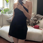 Bianca - Elegant halterneck kjole med kontrastkrave