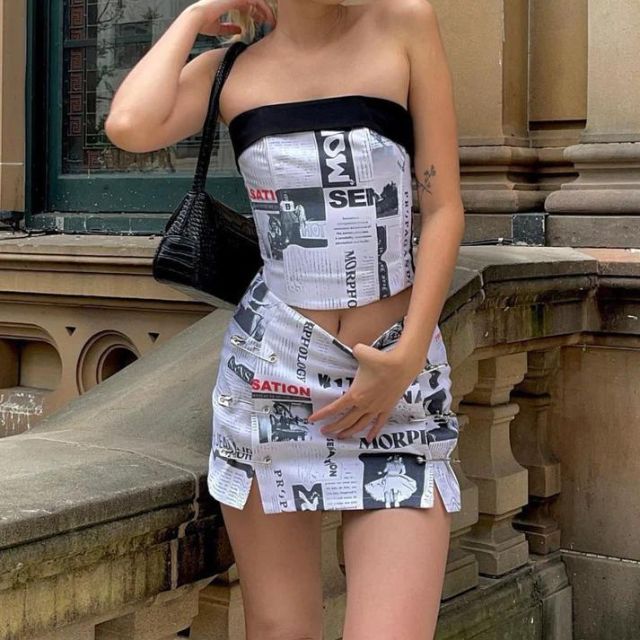 Clarissa - Off shoulder playsuit med avistryk